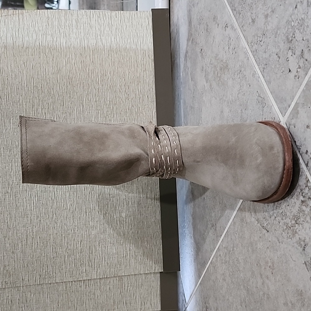Frye size 6 boots in Ash